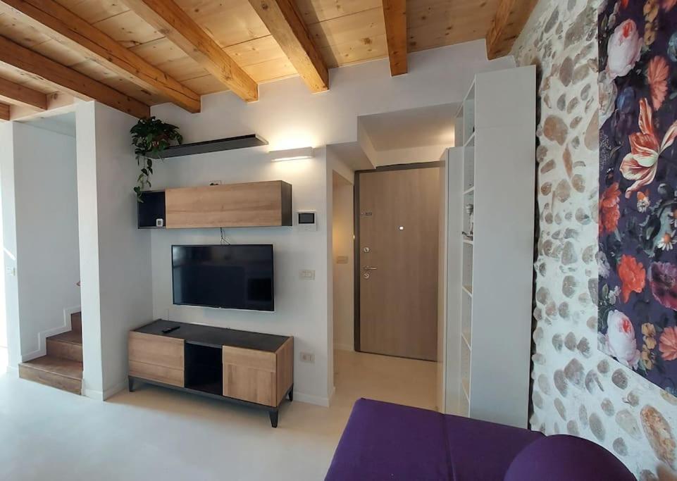 Sui Tetti Di Valeggio - Holiday Apartment ヴァレッジョ・スル・ミンチョ エクステリア 写真