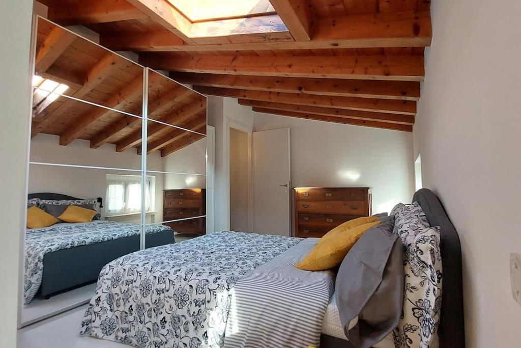 Sui Tetti Di Valeggio - Holiday Apartment ヴァレッジョ・スル・ミンチョ エクステリア 写真